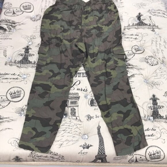 BP. High Rise Camouflage Cargo Pants - Picture 9 of 10